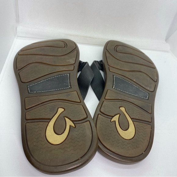 Olukai Kapuna Black Leather Flip Flops - Picture 5 of 5